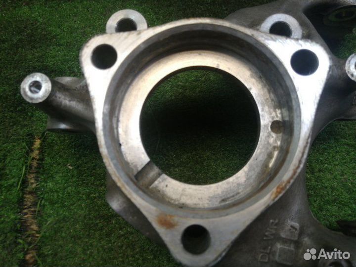 Кулак поворотный задний правый Volkswagen Tiguan