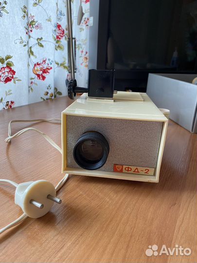 Диапроектор с диафильмами