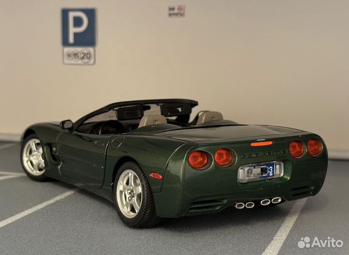 Модель 1:18 - Bburago - 1997 Chevrolet Corvette CS