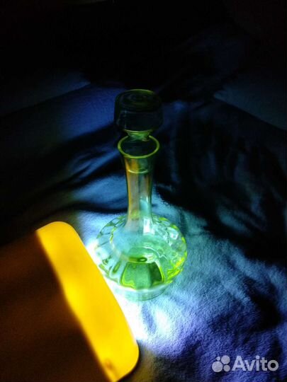 Графин из уранового стекла