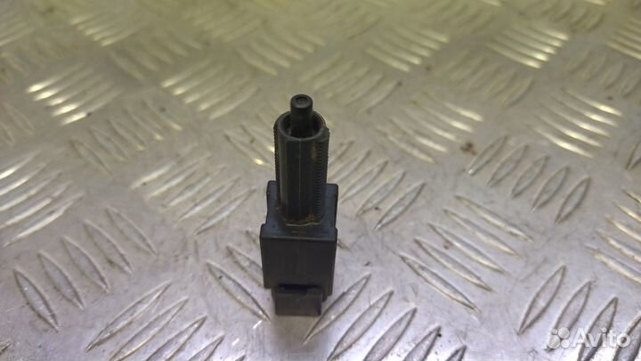 Б/У Датчик включения стопсигнал Nissan Almera