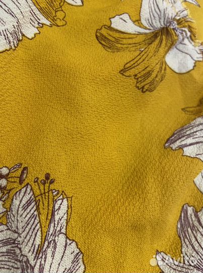 Платье желтое ниже колен