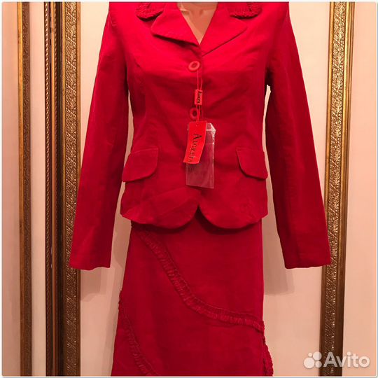 Костюмы женские