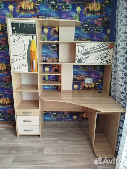 Компьютерный стол