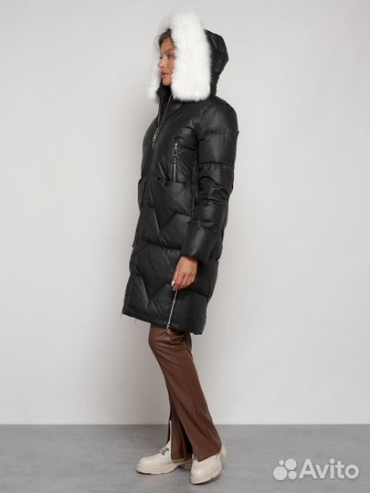 Пальто утепленное с капюшоном зимнее женское черно