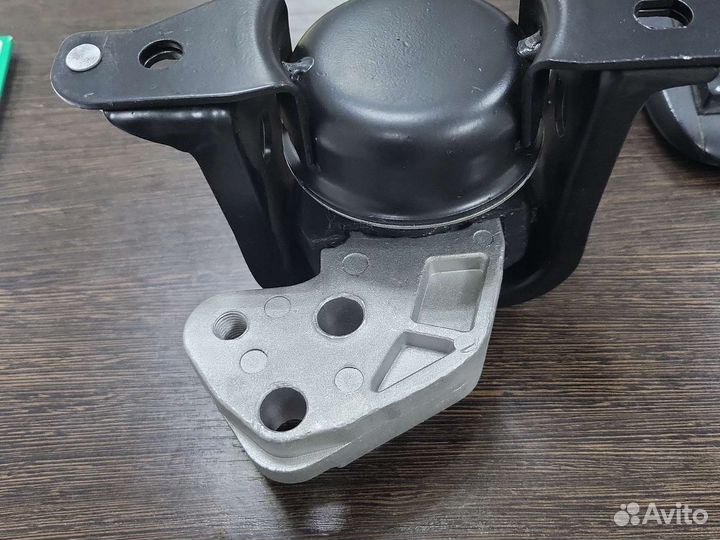 Опора двигателя правая Geely