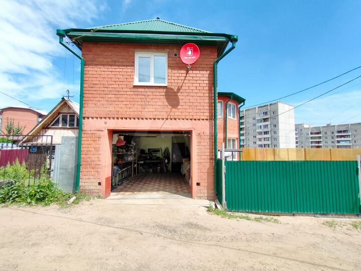 Дом 193,5 м² на участке 3,3 сот.