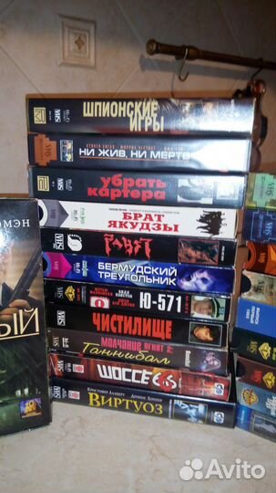 Видеомагнитофон LG и кассеты