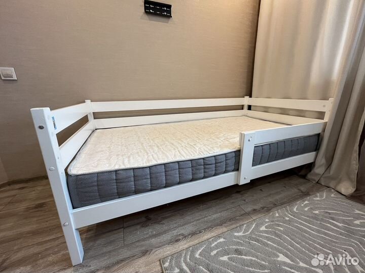 Детская кровать с матрасом
