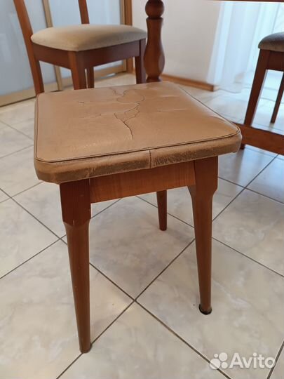 Табуретки деревянные