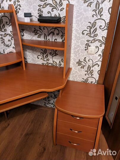 Компьютерный стол бесплатно