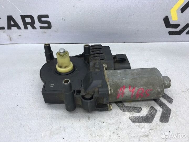 Моторчик стеклоподъемника правый Audi A4 B5