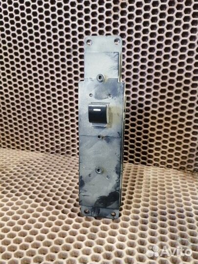 Кнопка стеклоподъёмника передняя правая Land Rover