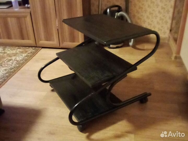 Столик для аппаратуры