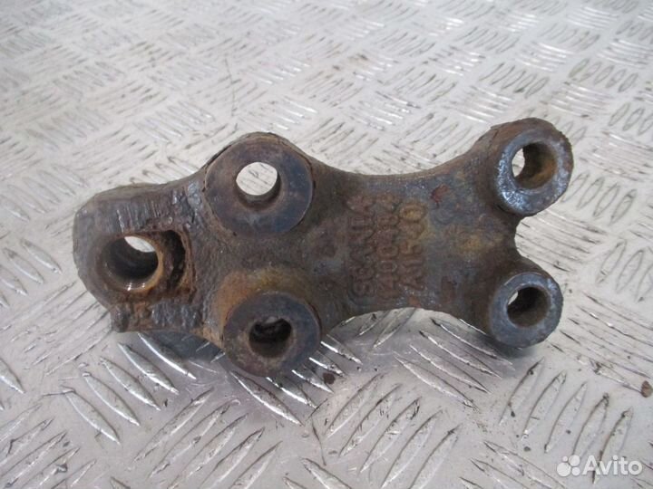 Кронштейн верхний заднего амортизатора Scania 1400