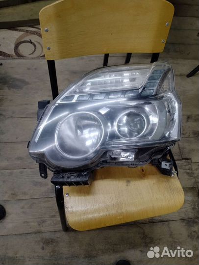 Фары передние на Nissan
