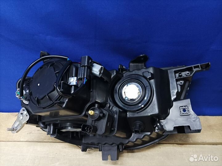 Фара левая Mitsubishi Pajero Sport 2 2008-2015