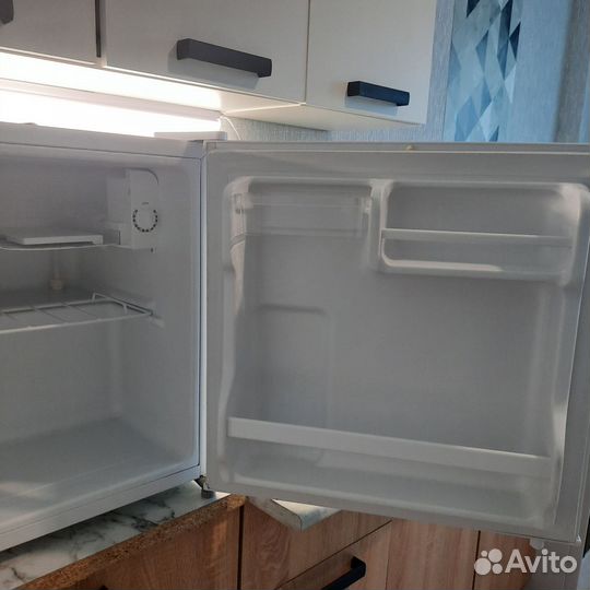Минихолодильник с морозильной