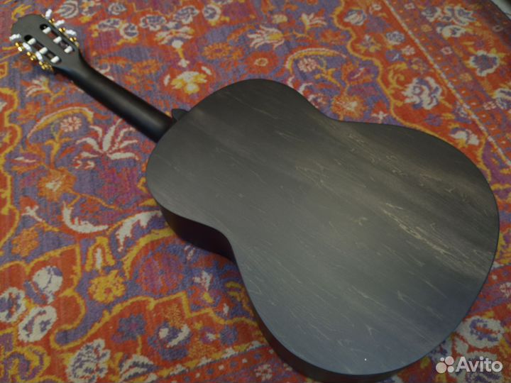 Классическая гитара розовая