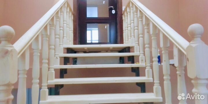 Лестница в дом на металлическом каркасе