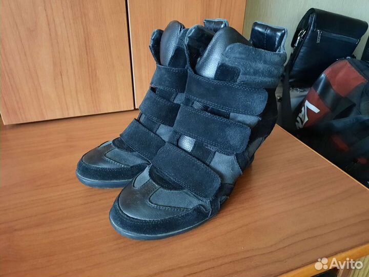 Сникерсы женские