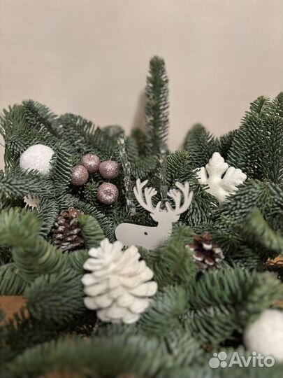 Новогодний букет из живых веток ели