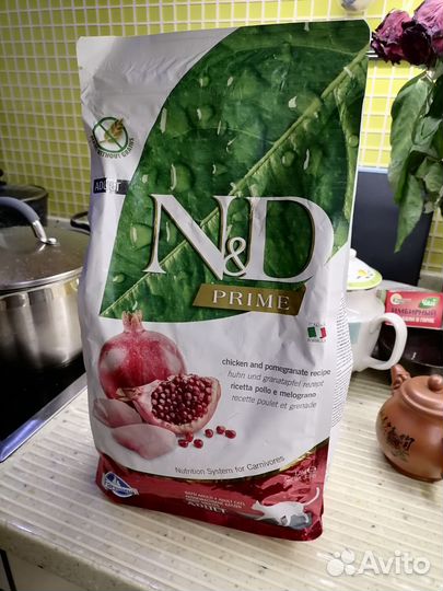 Сухой корм для кошек, с курицей и гранатом