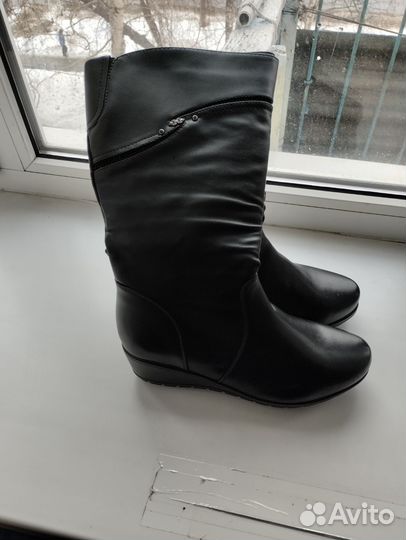Продам сапоги новые