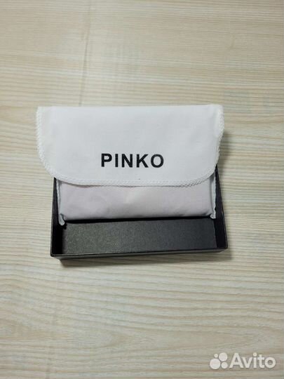 Обложка красный Pinko