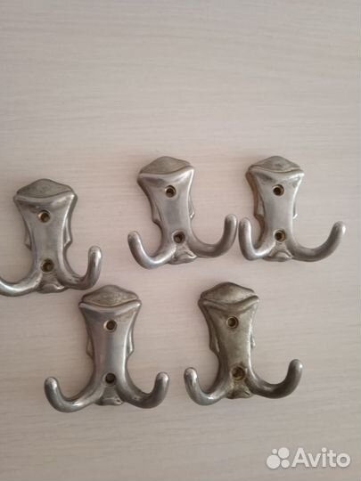 Крючки мебельные