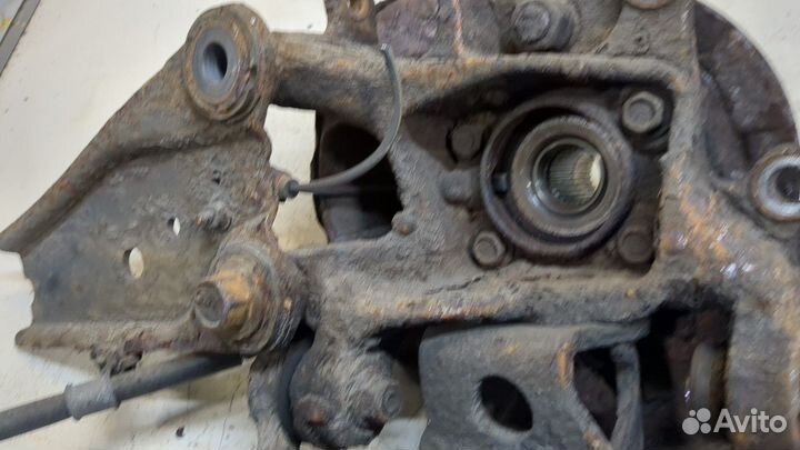 Ступица (кулак, цапфа) правая задняя Toyota RAV 4