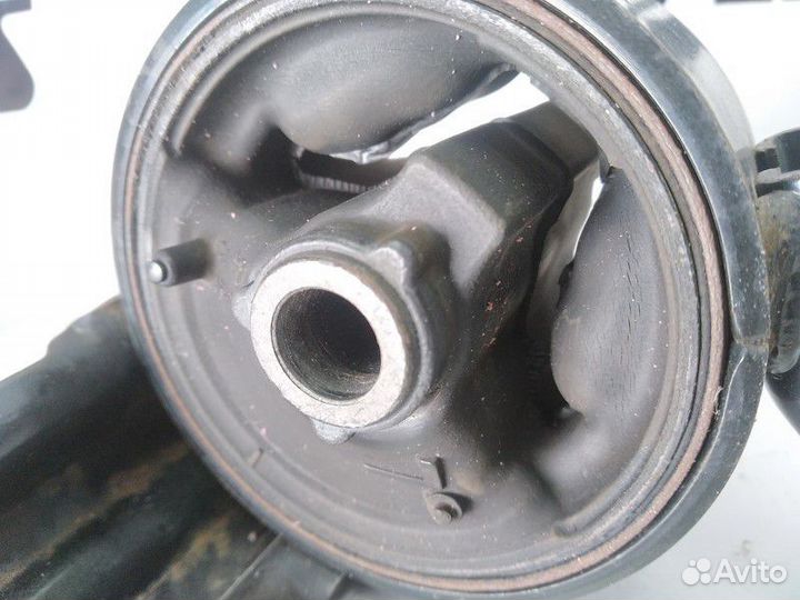 Верхняя правая опора двс Mitsubishi Outlander XL