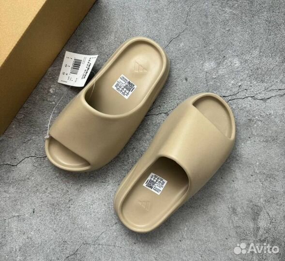 Тапки adidas Yeezy slide