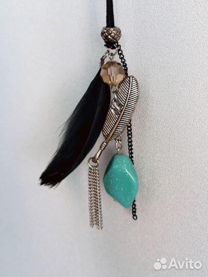Украшение с подвеской в виде перьев
