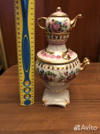 Фарфоровый сувенирный самовар с чайником. Гжельс