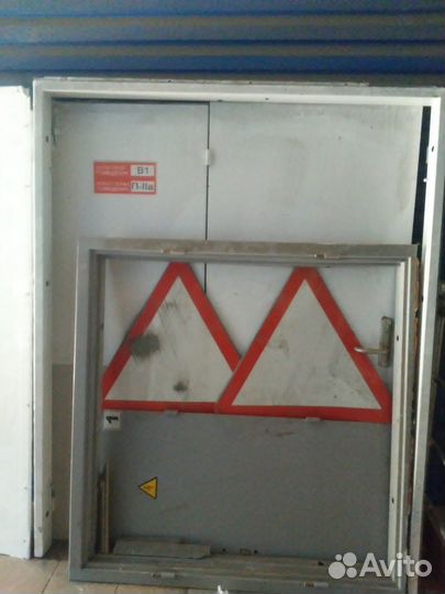 Дверь электрощитовая двухстворчатая