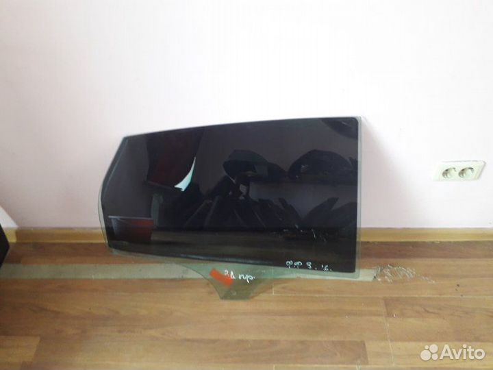 Стекло двери заднее правое Ford Focus 3