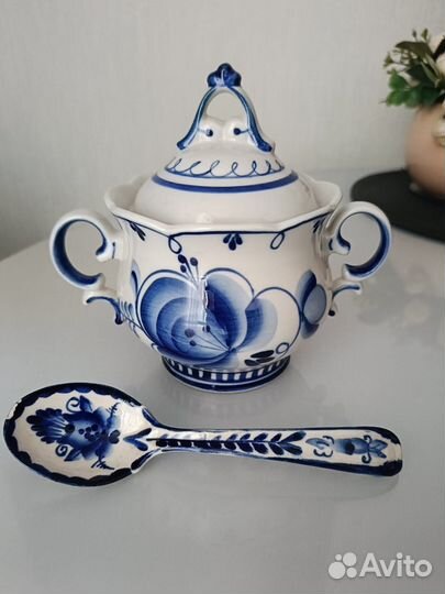 Штоф. Сахарница. Ваза гжель