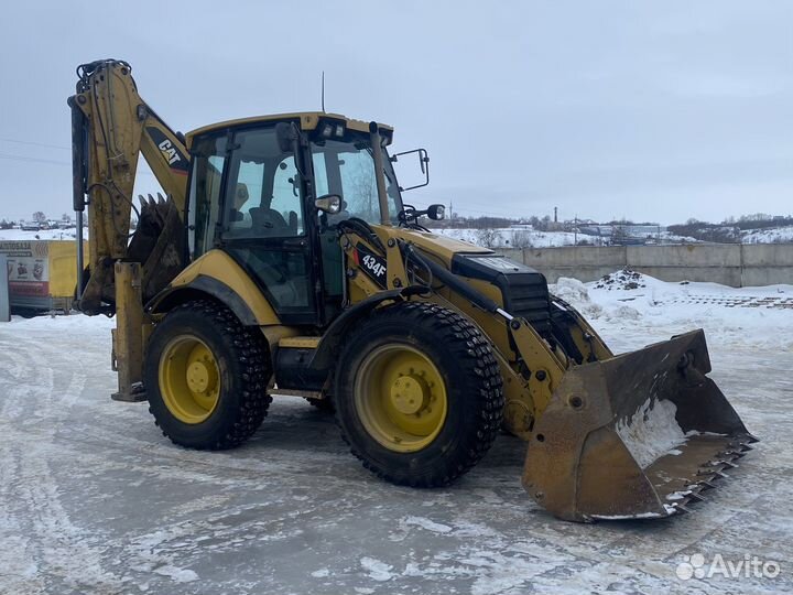 Услуги экскаватора-погрузчика