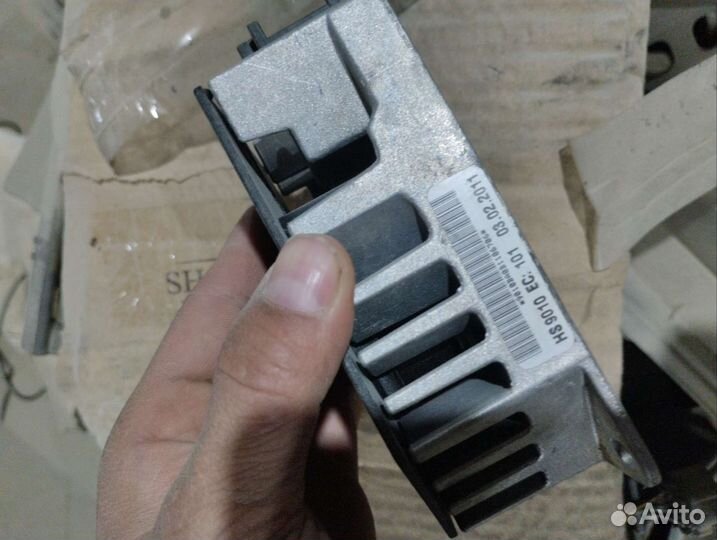 Усилитель сабвуфера Harman/Becker. Мерседес