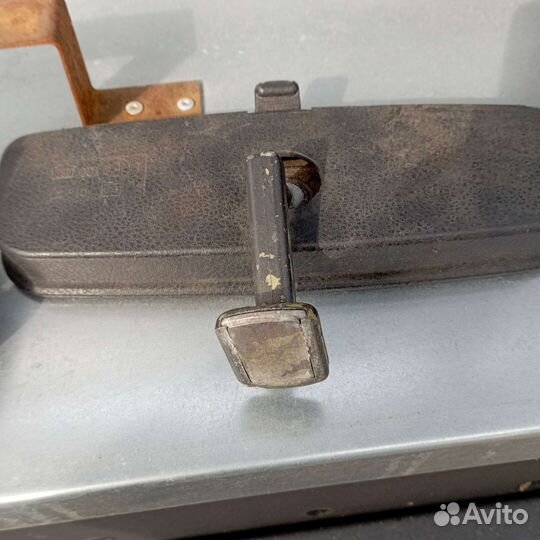 Зеркало заднего вида