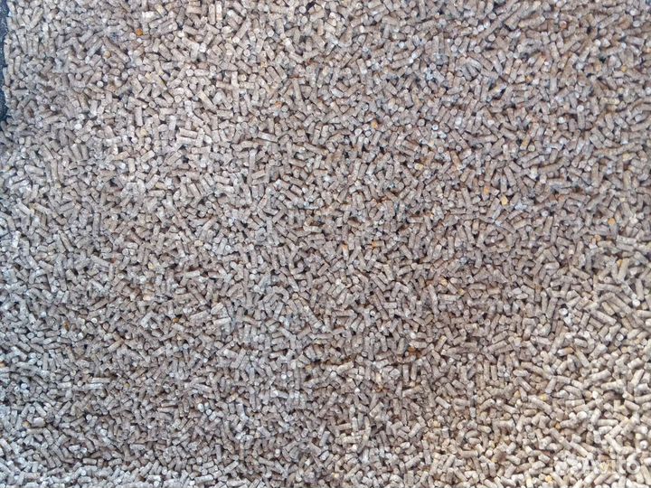 Гранулированный корм для несушек