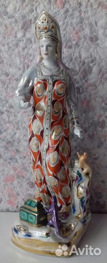 Статуэтка фарфор