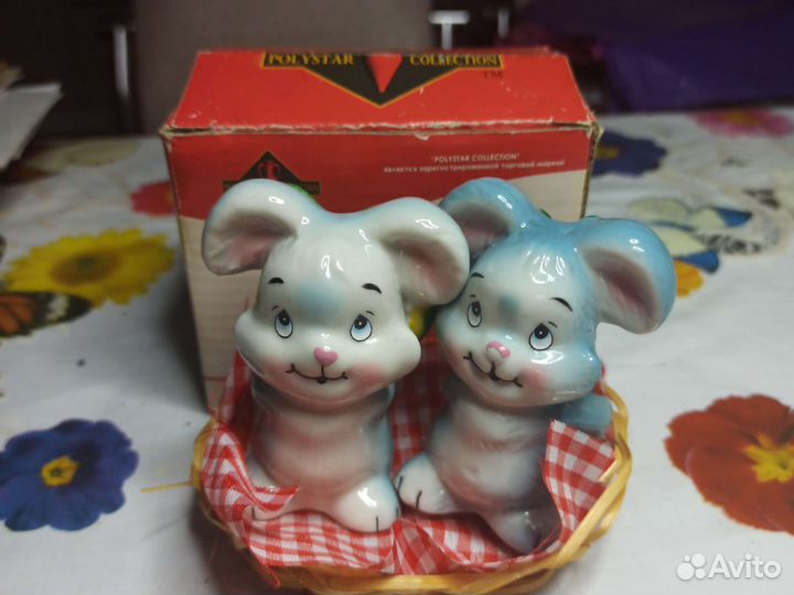 Солонка и перечница из фарфора