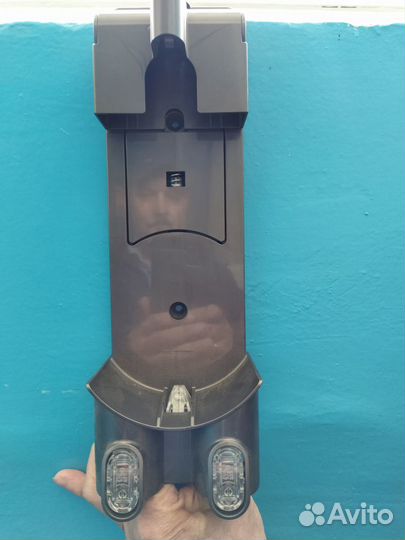 Настенное крепление пылесоса dyson