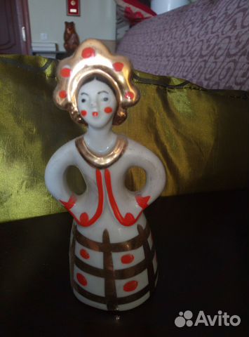 Фарфоровая статуэтка 