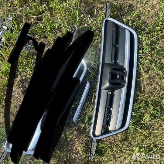 Молдинги решотки +решотка радиаторов honda cr v 2