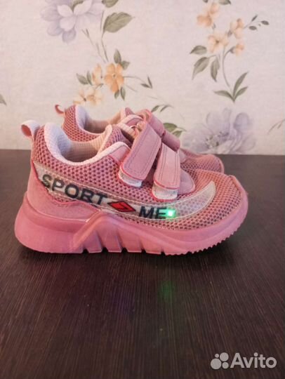 Кроссовки для девочки 23