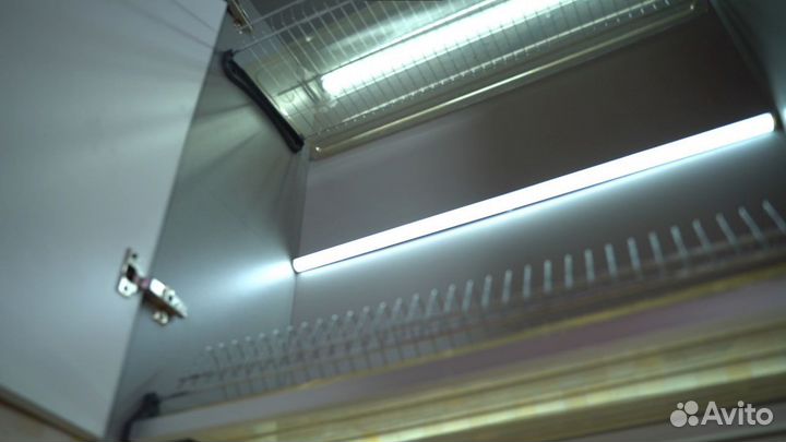 Система умной подсветки мебели и гарнитура в трех