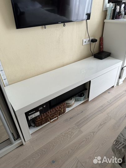 Консоль под телевизор белая глянец